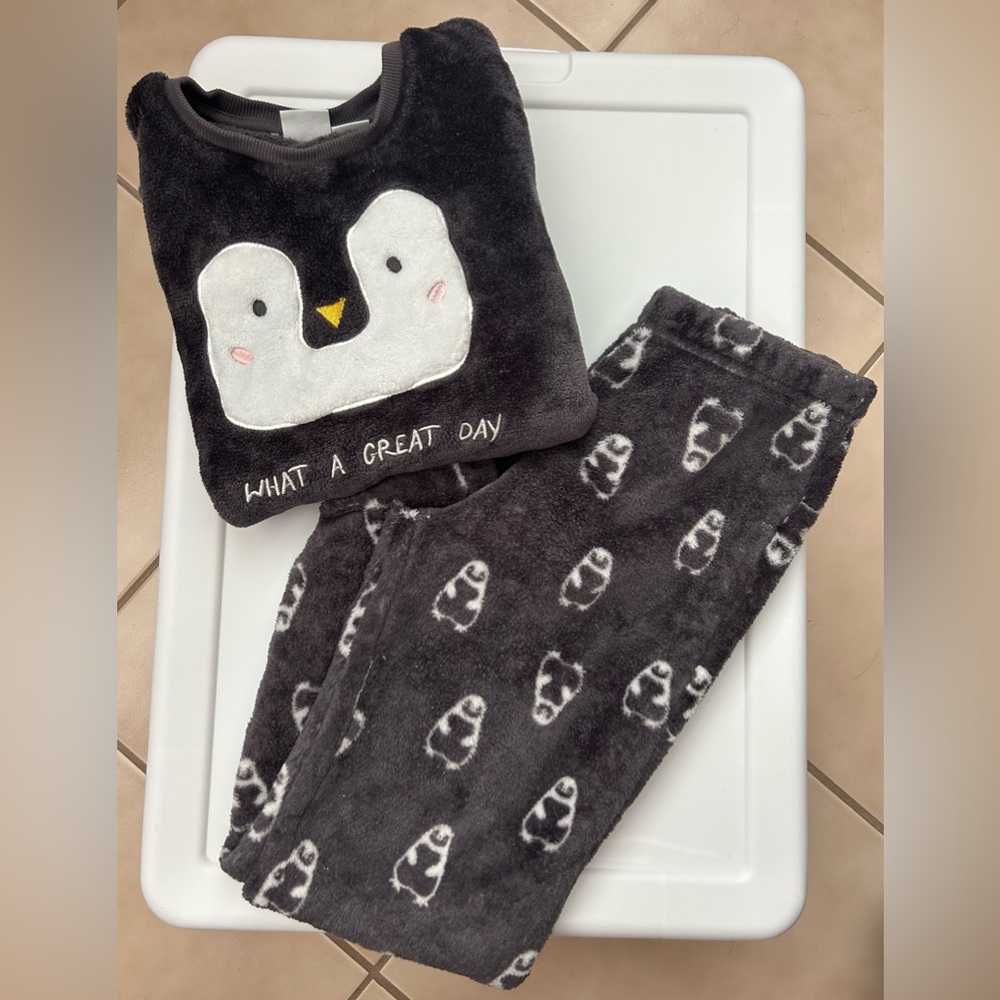 EUC Zara Kids Polar Fleece Penguin Pajama Set in Black and White